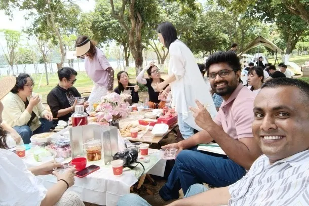 Dr.Upanith with his artist friends in China