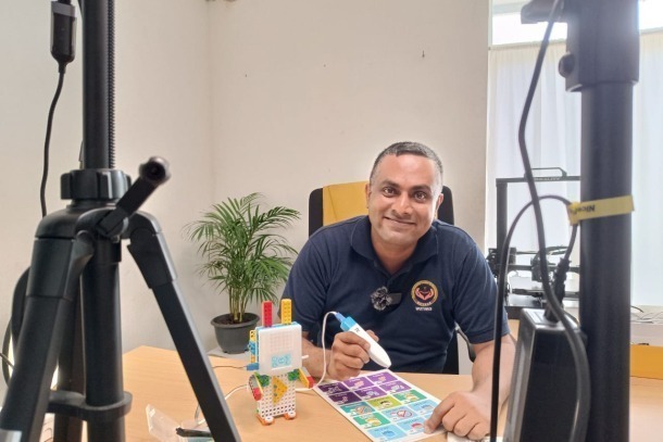 Dr. Upanith give an announcement about AIKIRO Kit