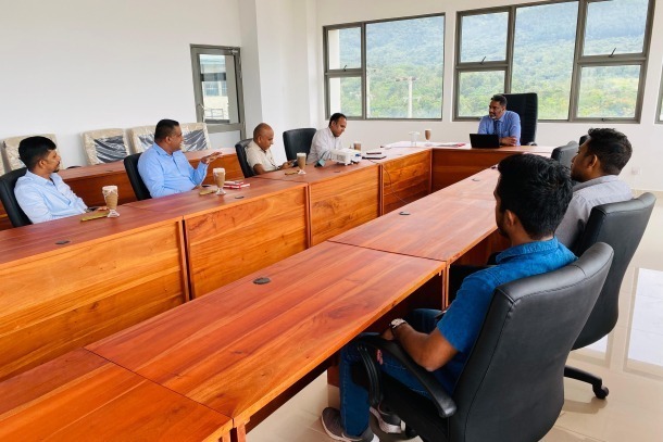 Dr.Upanith is discussing at sabaragamuwa university